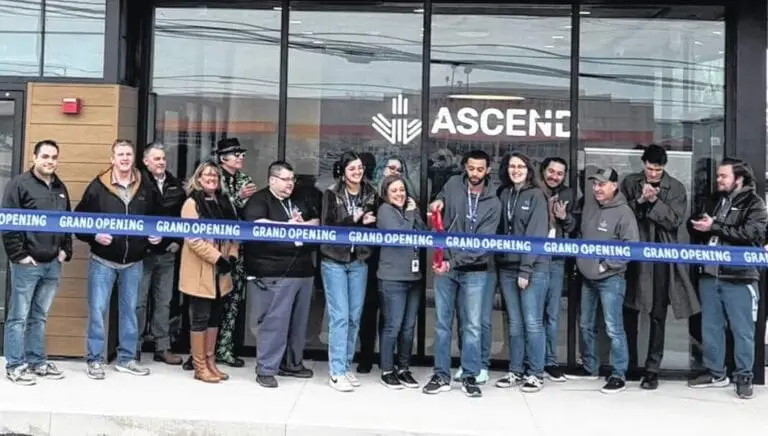 132513810_web1_RibbonCutting